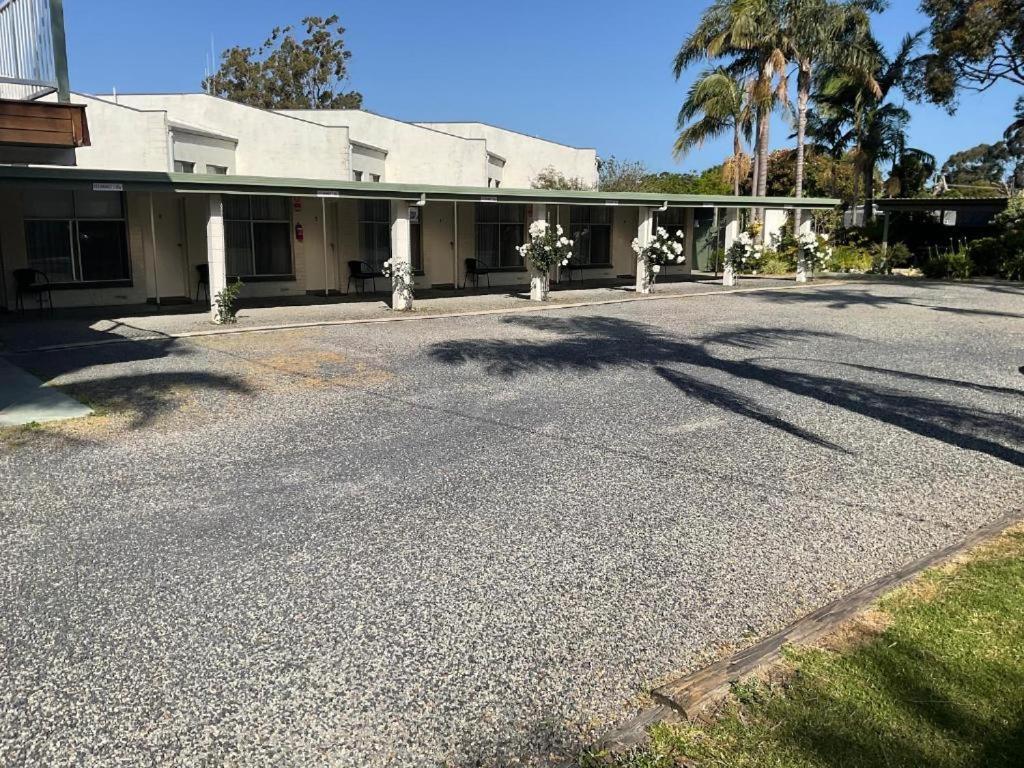 The Silver Bream Motel & Self Contained Units Mallacoota Bagian luar foto